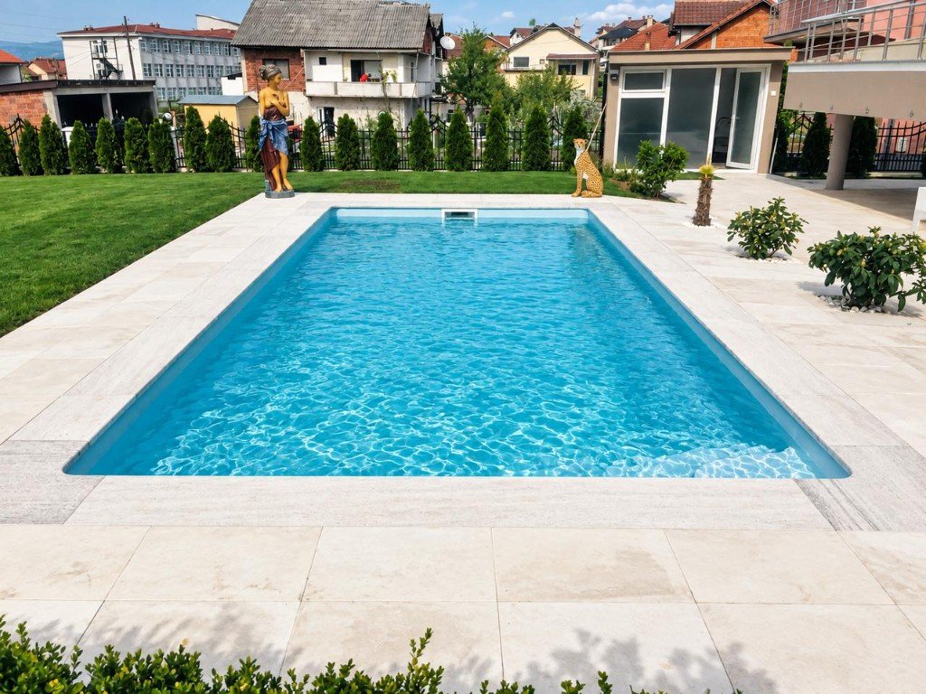 Pishinë poliesteri në oborr privat, Gjilan