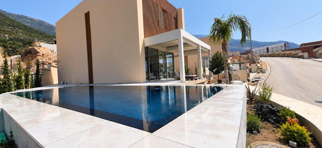 Pishinë poliesteri në oborr privat, Green Coast, Palasë